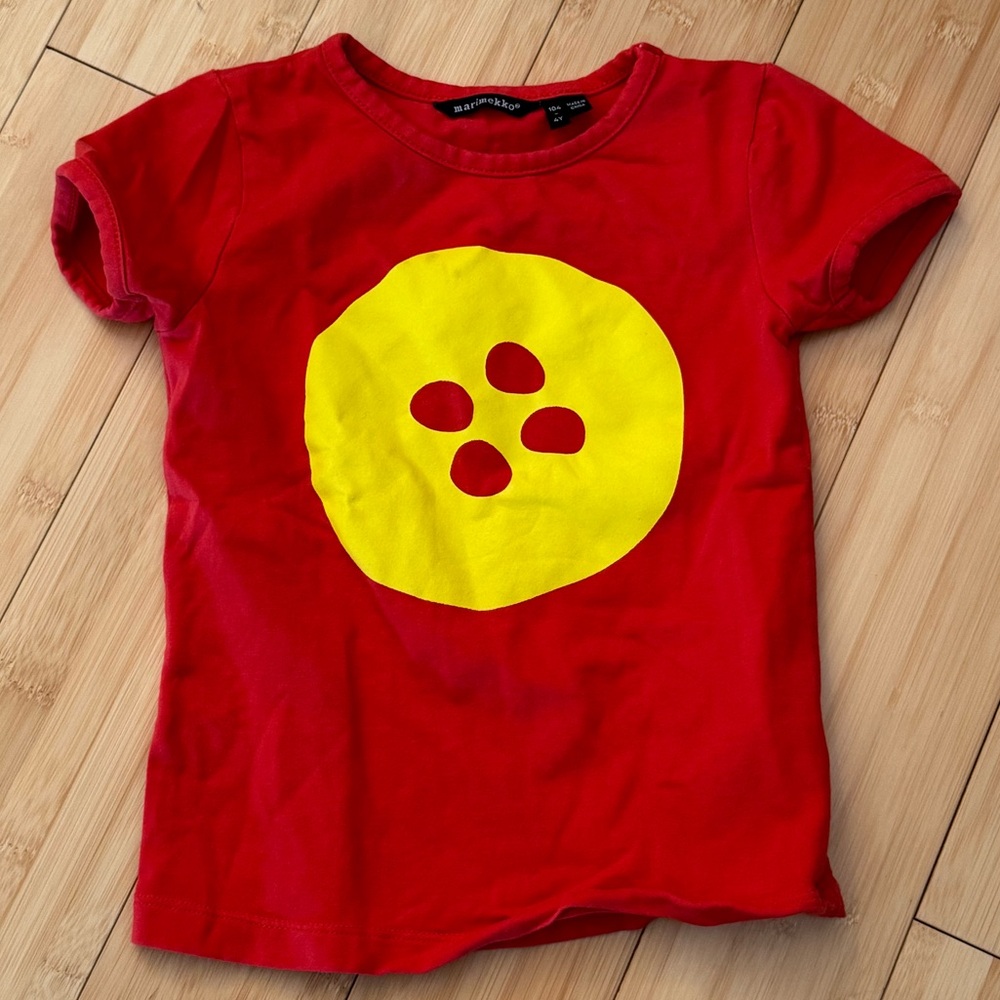 LIKE NEW! Marimekko Toddler/Kids Bright Red/Pink “Button” Cotton Tee Shirt Sz 4Y